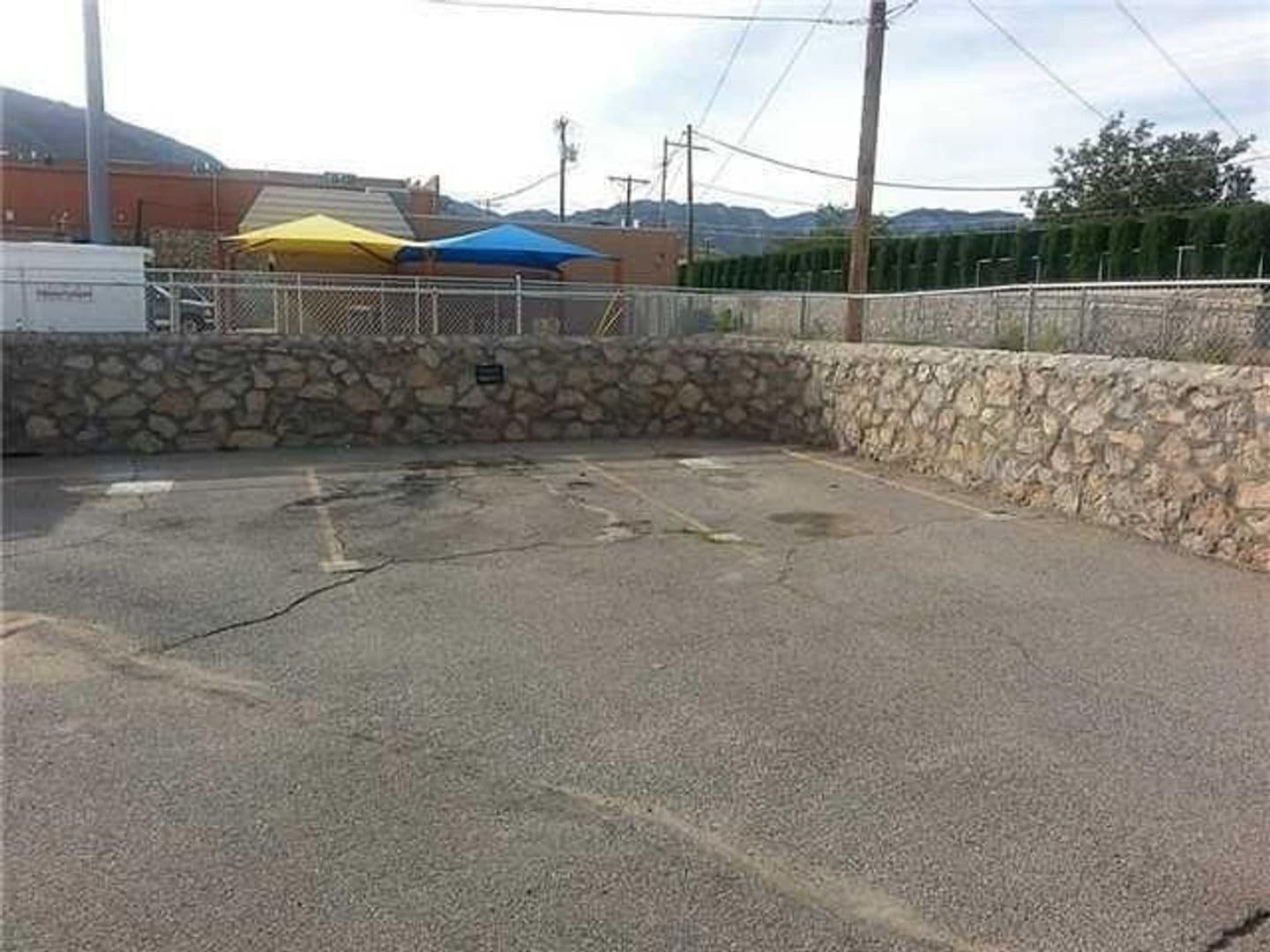 El Paso Apartment: 4555 Sun Valley Dr.
