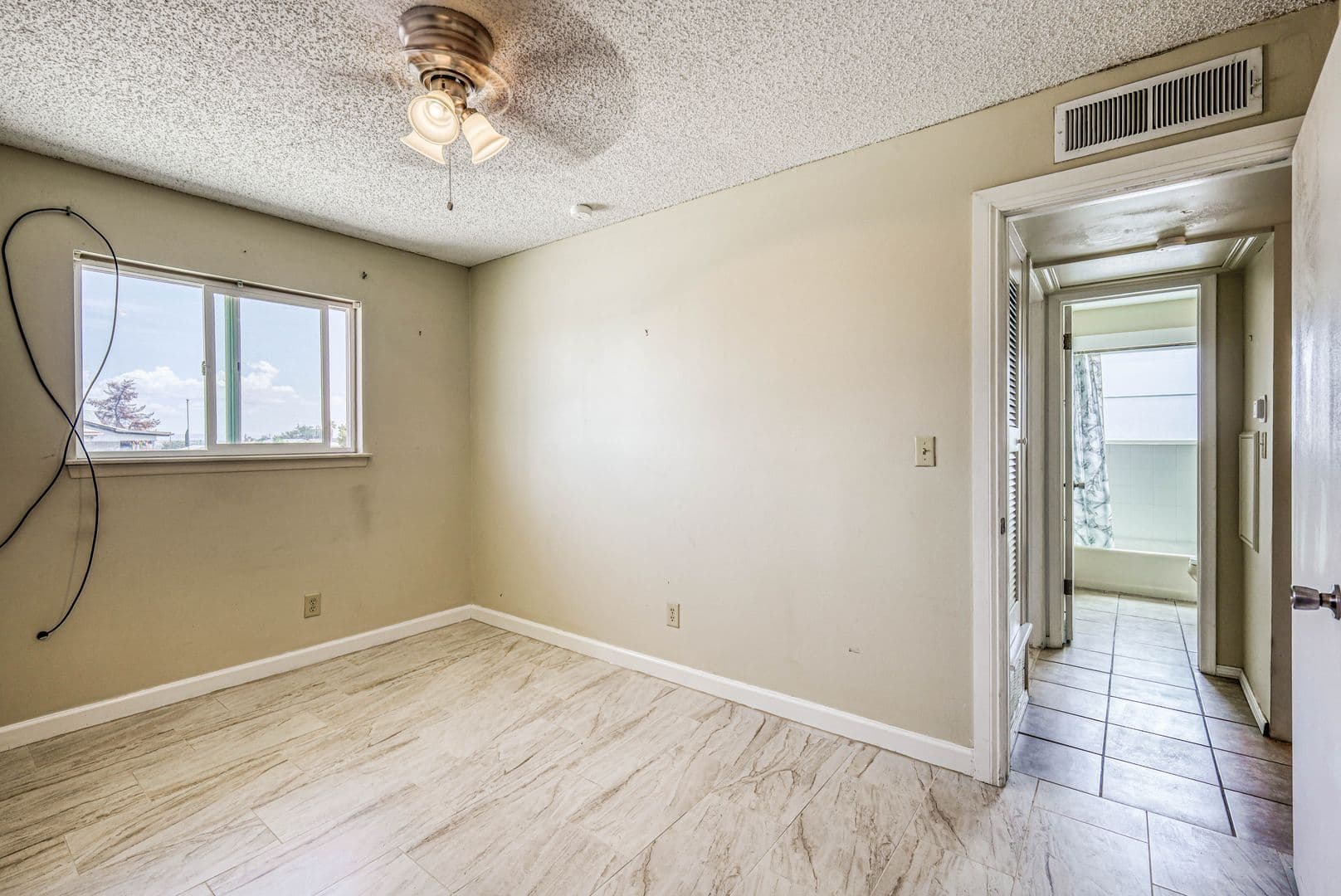 El Paso Apartment: 4555 Sun Valley Dr.