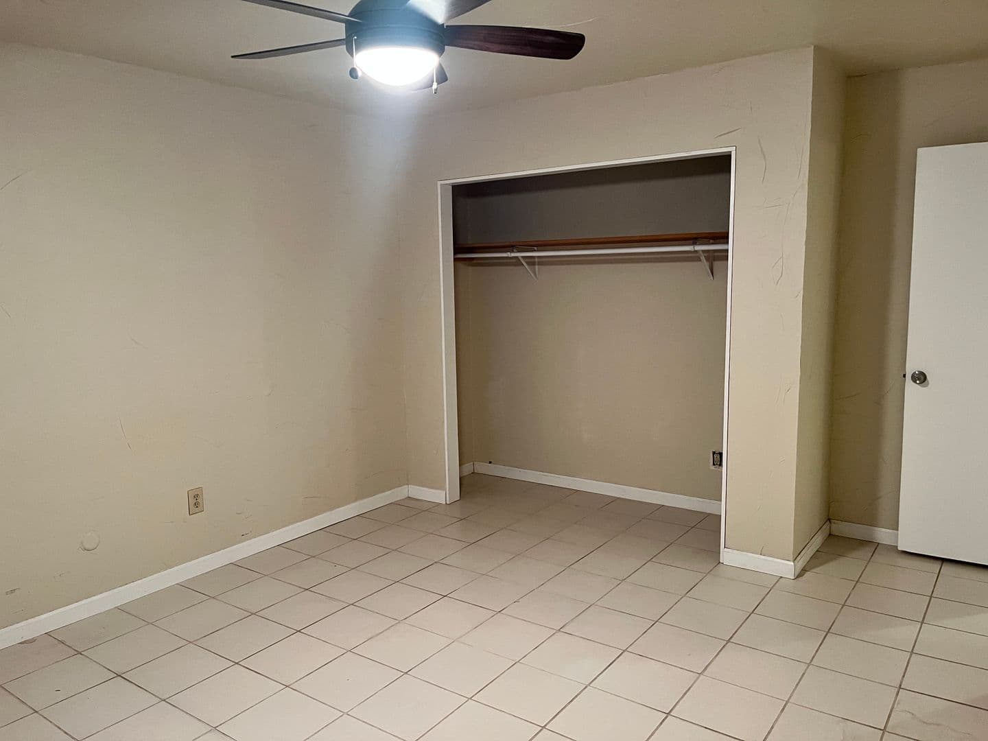 El Paso Apartment: 4555 Sun Valley Dr.