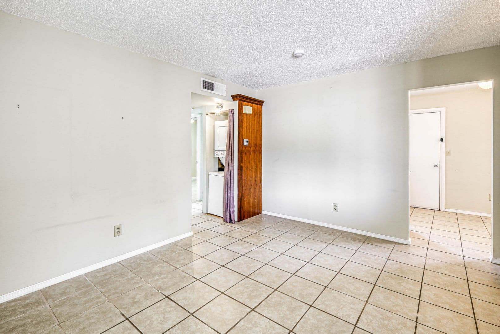 El Paso Apartment: 4555 Sun Valley Dr.