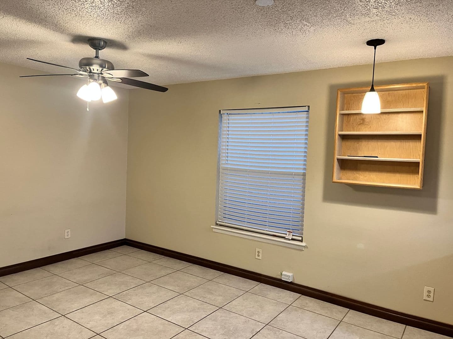 El Paso Apartment: 4555 Sun Valley Dr.
