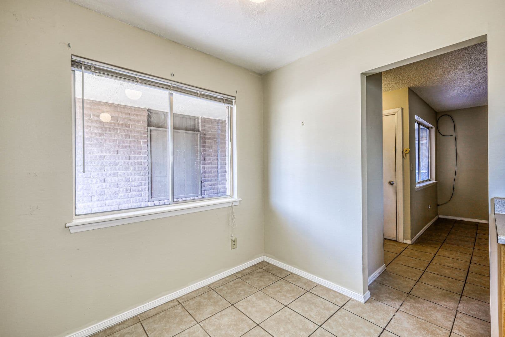 El Paso Apartment: 4555 Sun Valley Dr.