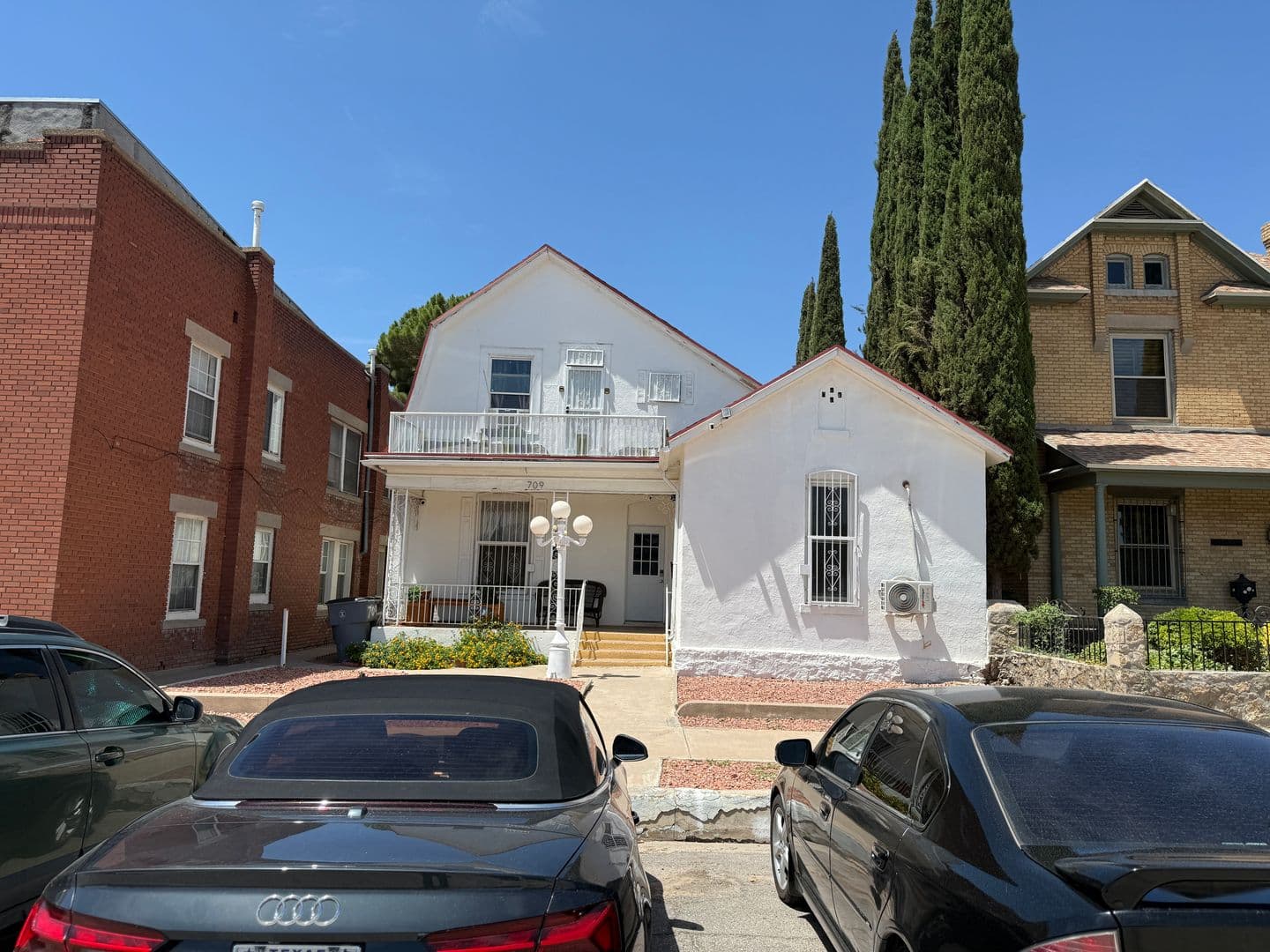 El Paso Apartment: 709 North Saint Vrain St.