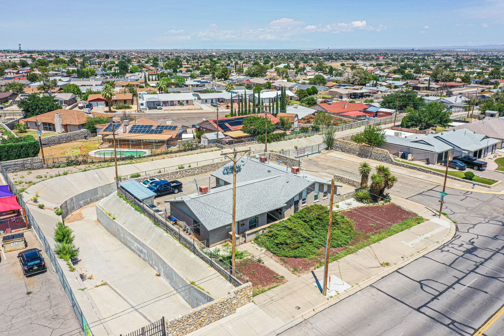 El Paso Apartment: 4555 Sun Valley Dr.