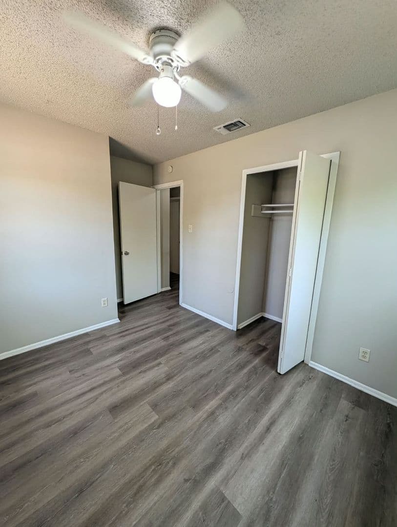 San Antonio House: 6807 Blue Lake Dr