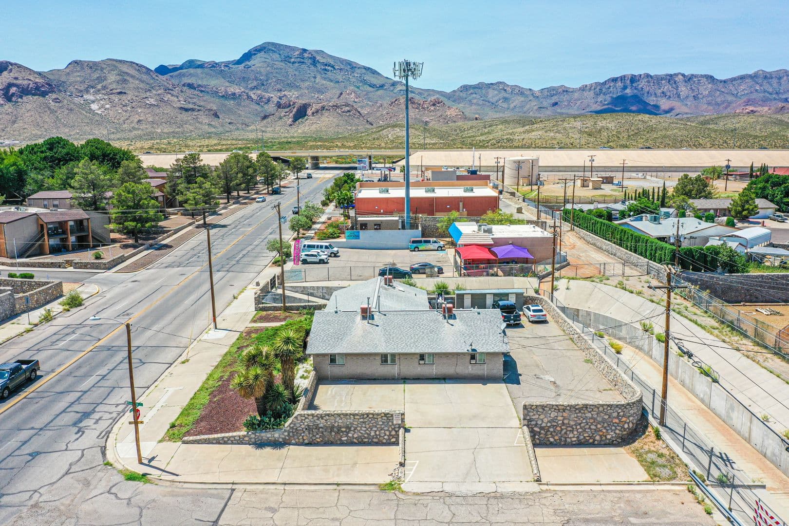 El Paso Apartment: 4555 Sun Valley Dr.