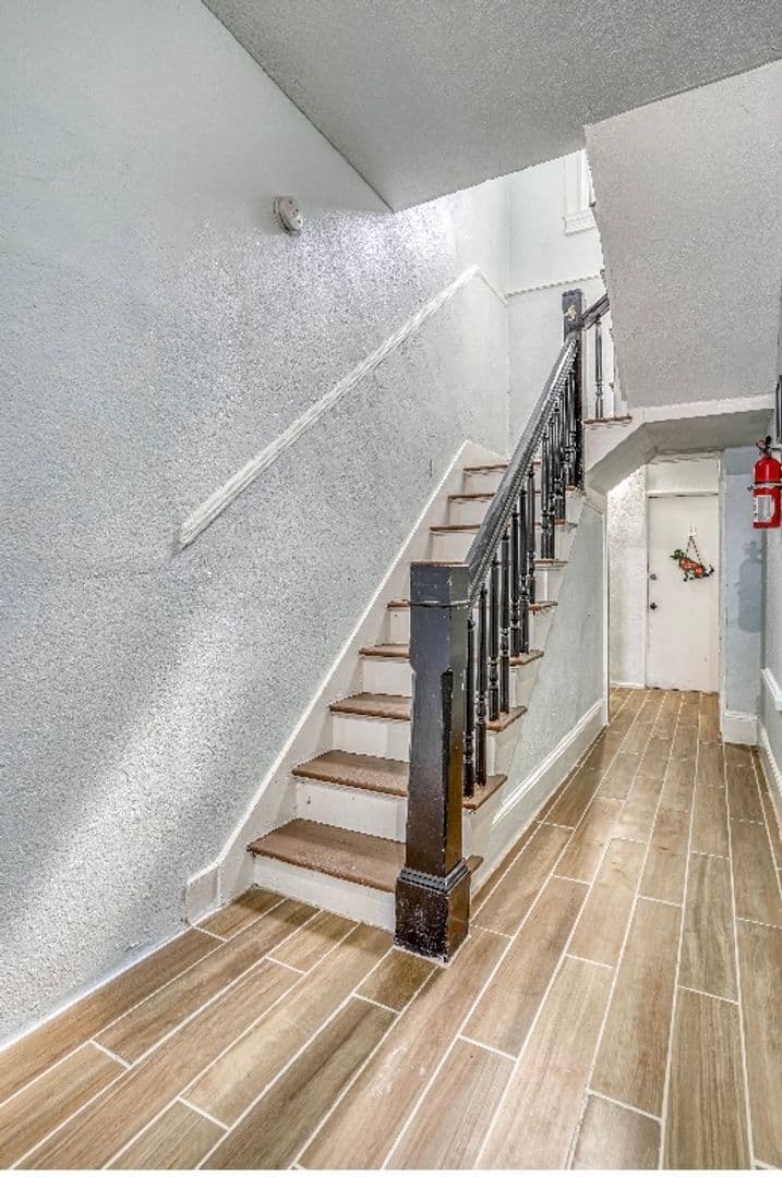El Paso Apartment: 709 North Saint Vrain St.