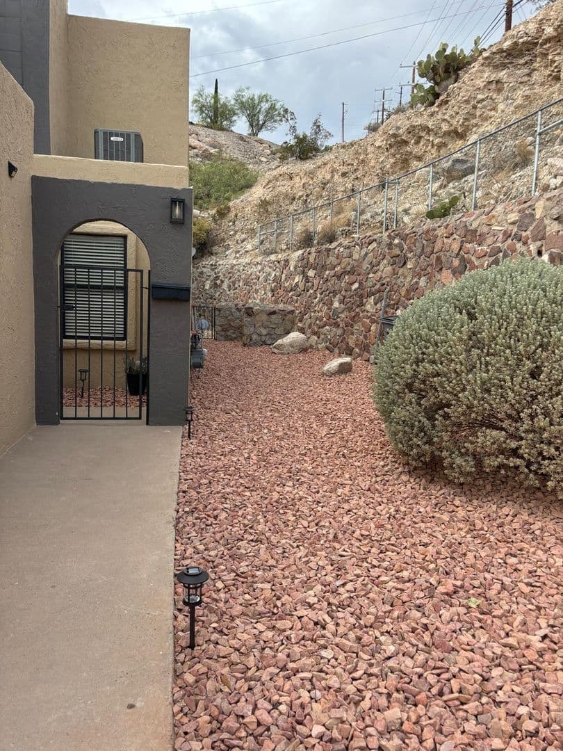 El Paso Townhome: 311 Zenith Dr.