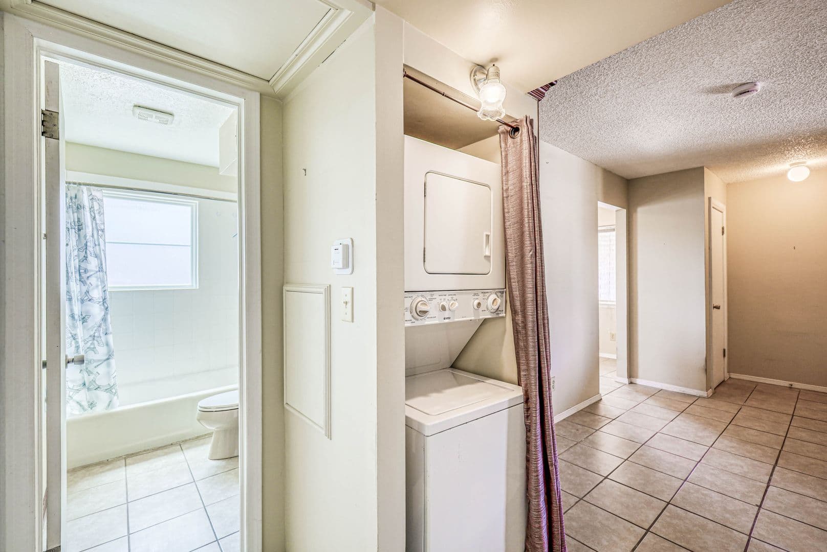 El Paso Apartment: 4555 Sun Valley Dr.