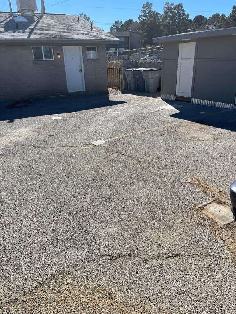 El Paso Apartment: 4555 Sun Valley Dr.