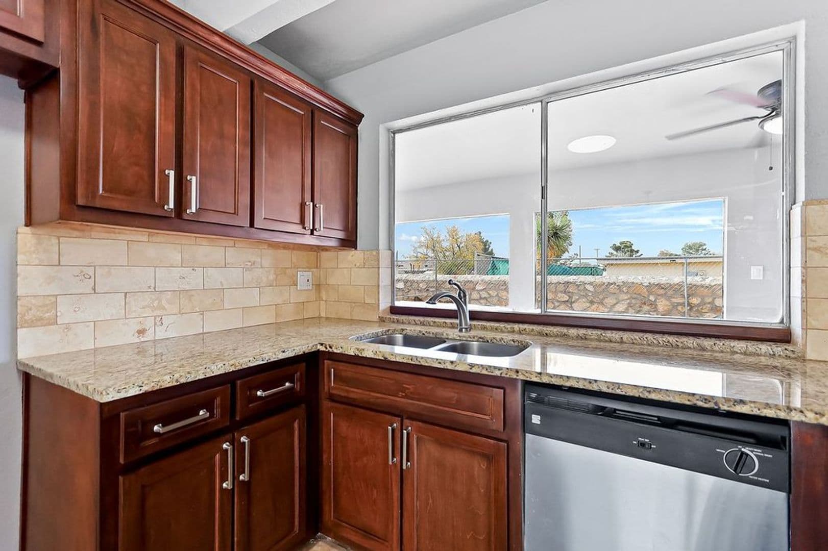 Horizon City House: 17001  Darrington Rd.