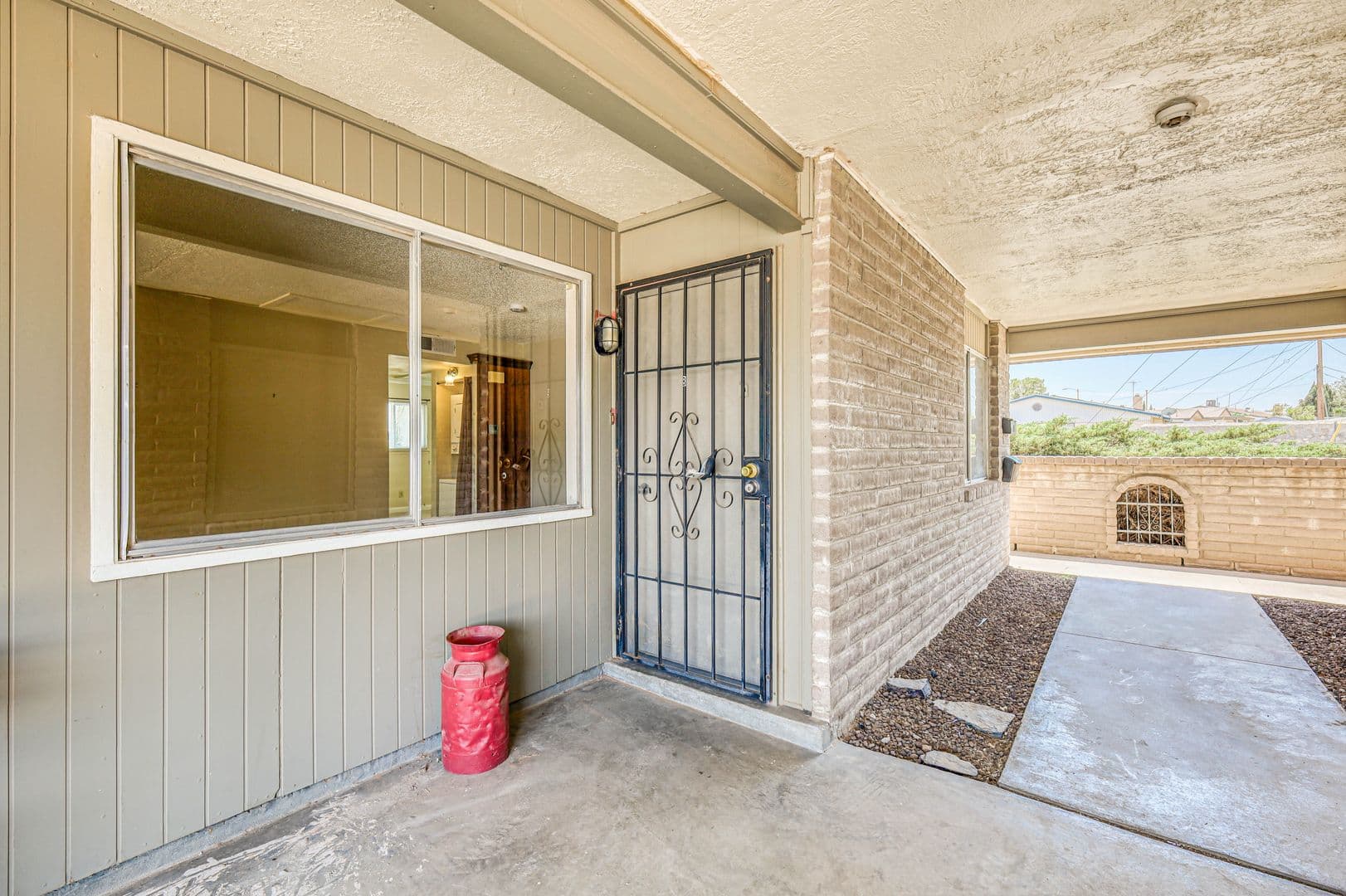 El Paso Apartment: 4555 Sun Valley Dr.
