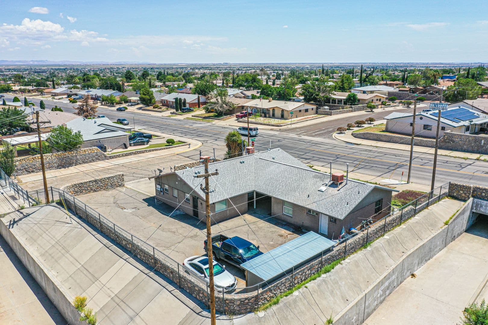 El Paso Apartment: 4555 Sun Valley Dr.