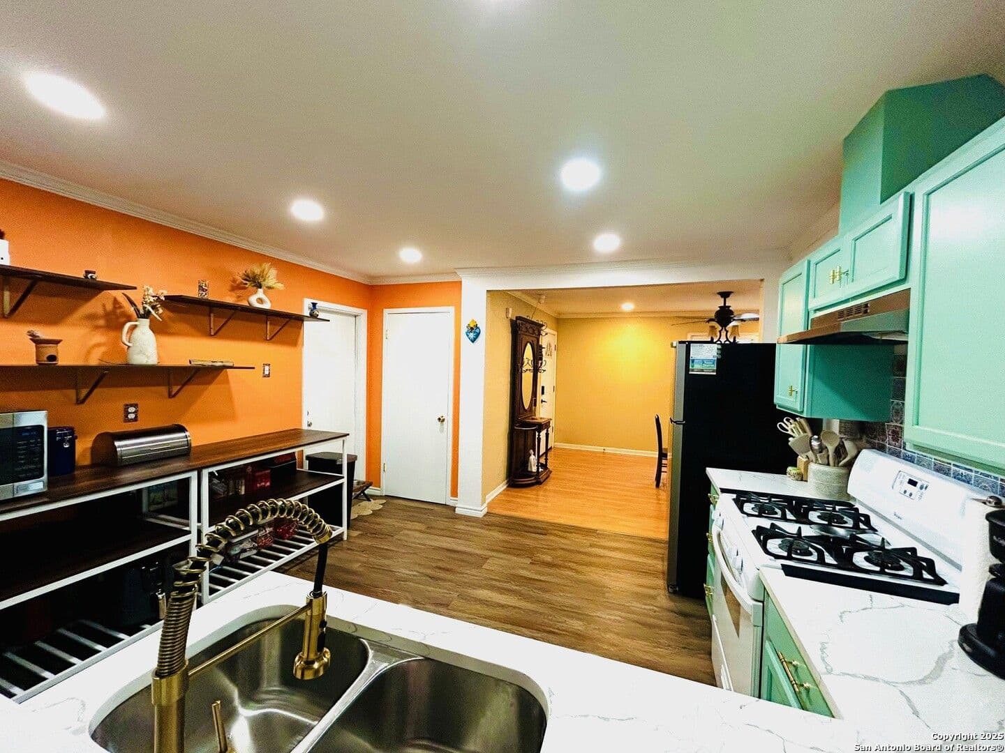 San Antonio Apartment: 122 Hartford Ave.
