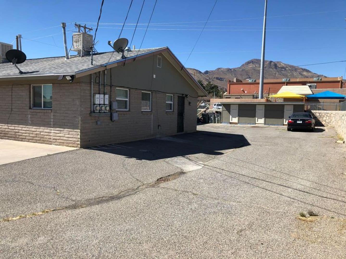 El Paso Apartment: 4555 Sun Valley Dr.