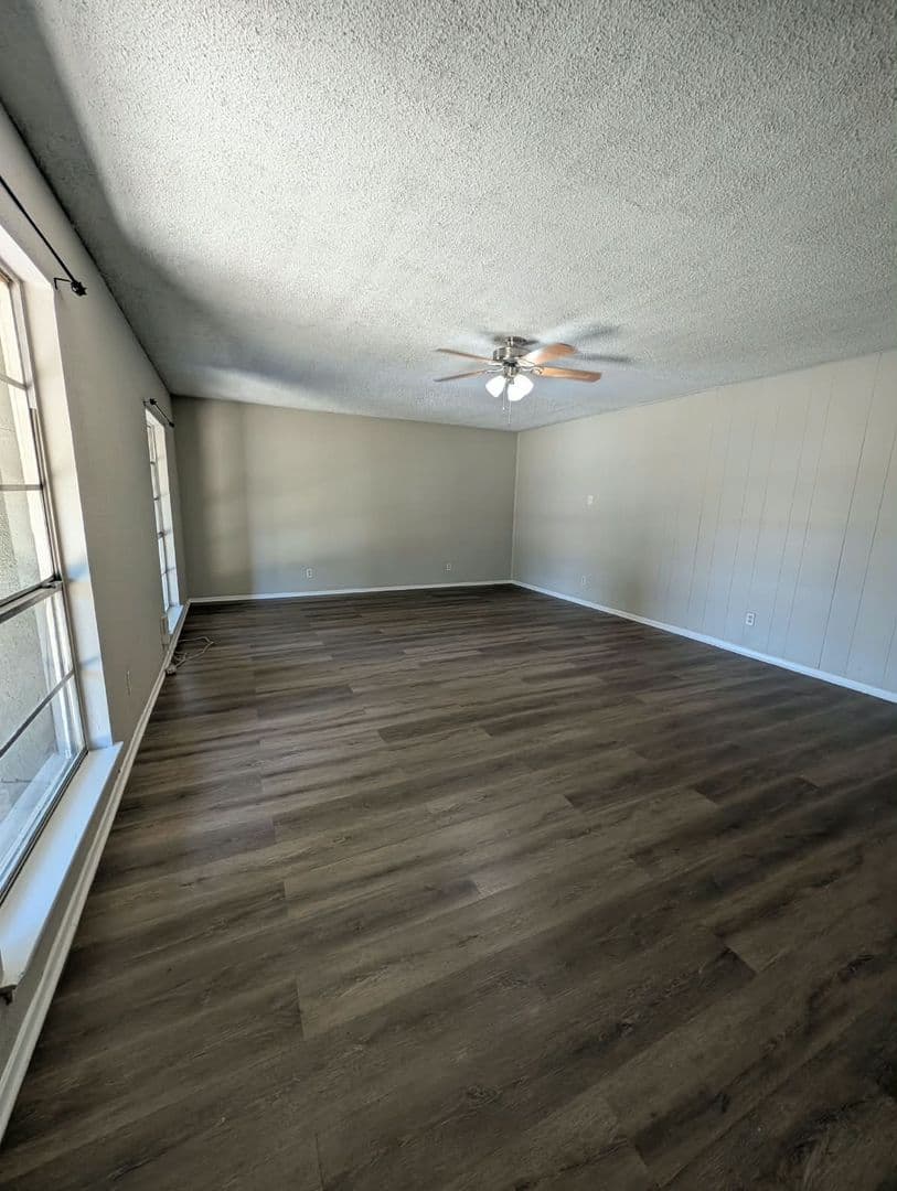 San Antonio House: 6807 Blue Lake Dr