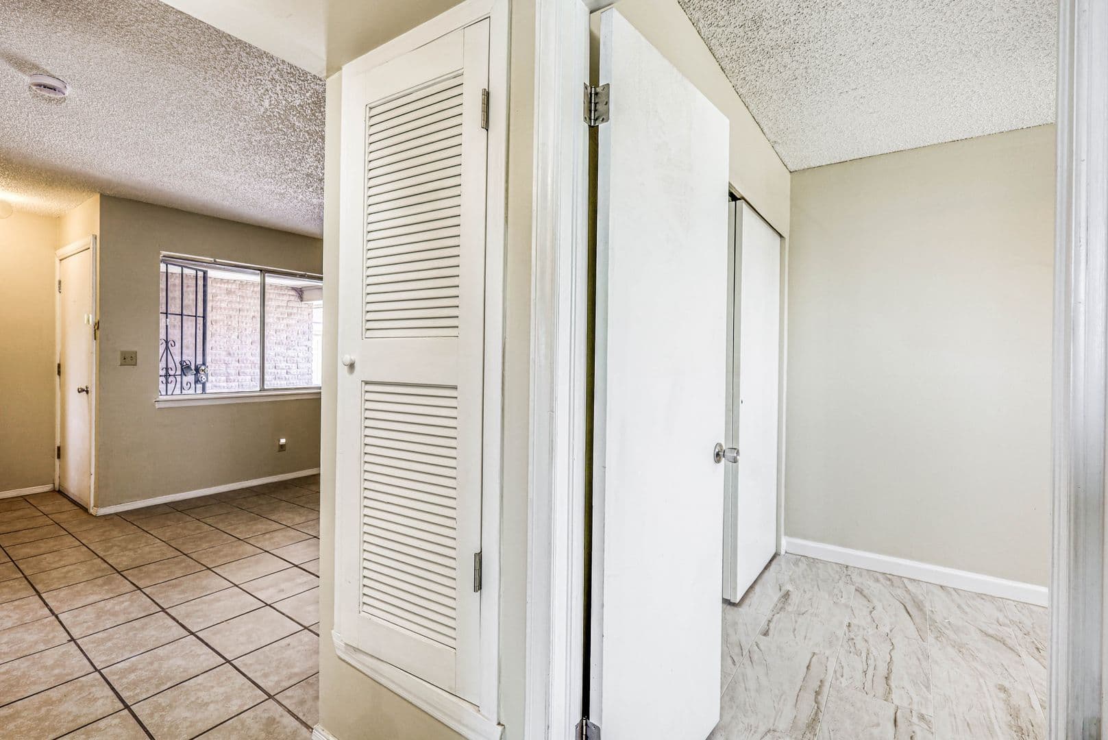 El Paso Apartment: 4555 Sun Valley Dr.