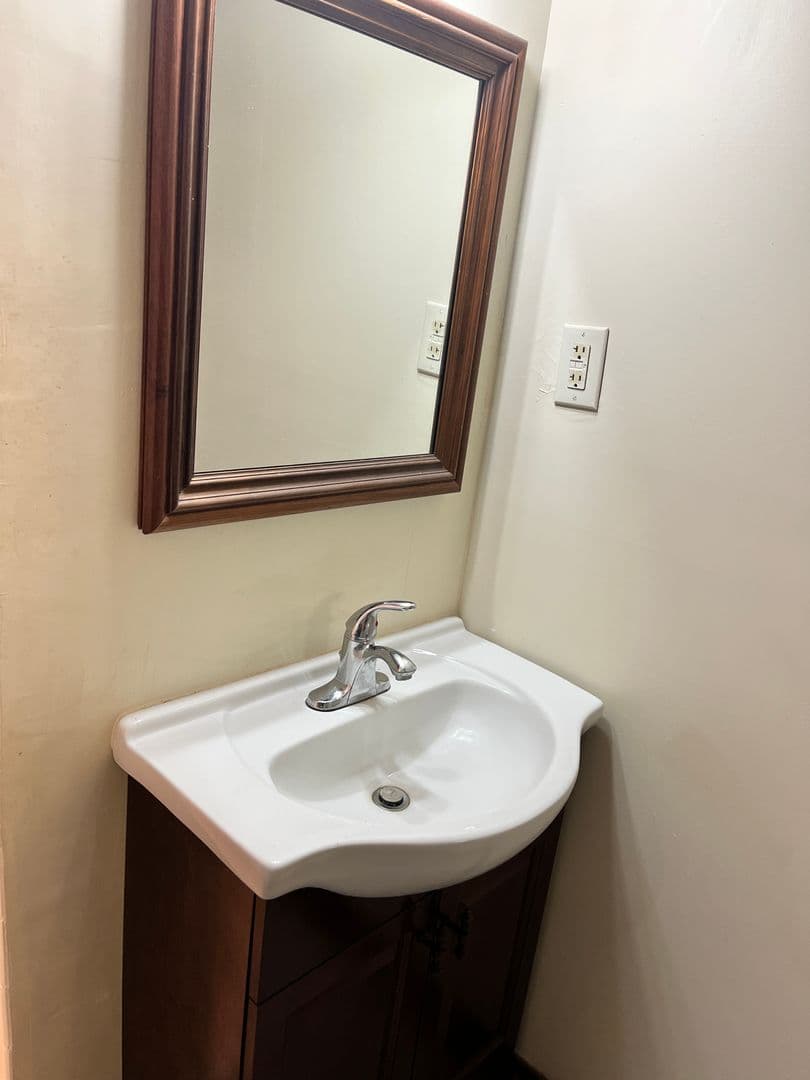 El Paso Apartment: 4555 Sun Valley Dr.
