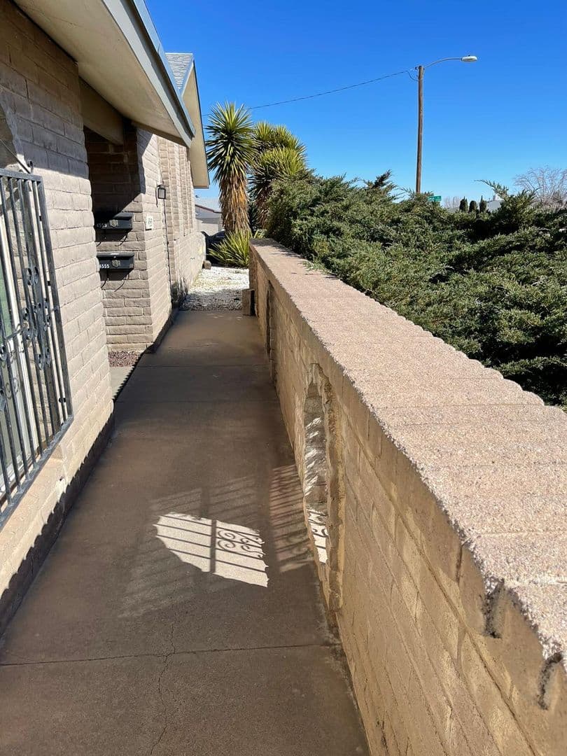El Paso Apartment: 4555 Sun Valley Dr.