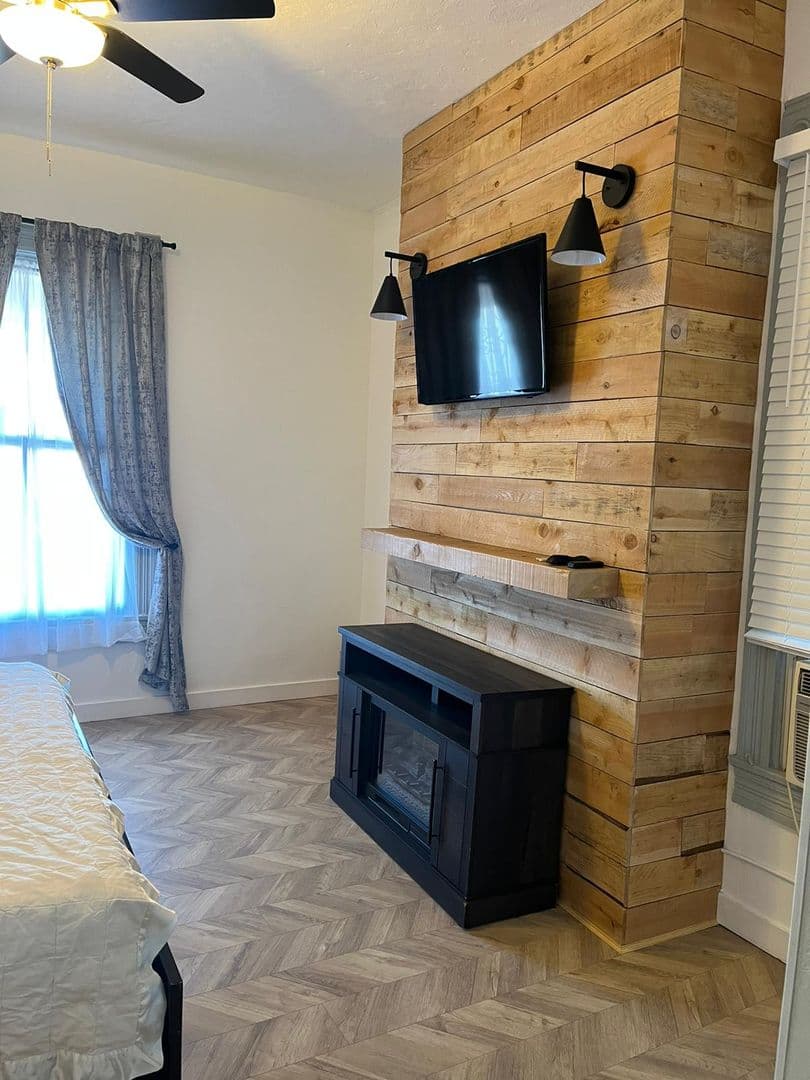 El Paso Apartment: 709 North Saint Vrain St.