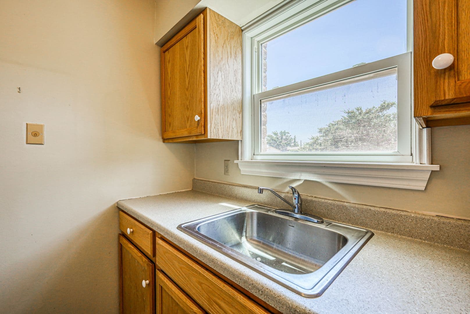 El Paso Apartment: 4555 Sun Valley Dr.
