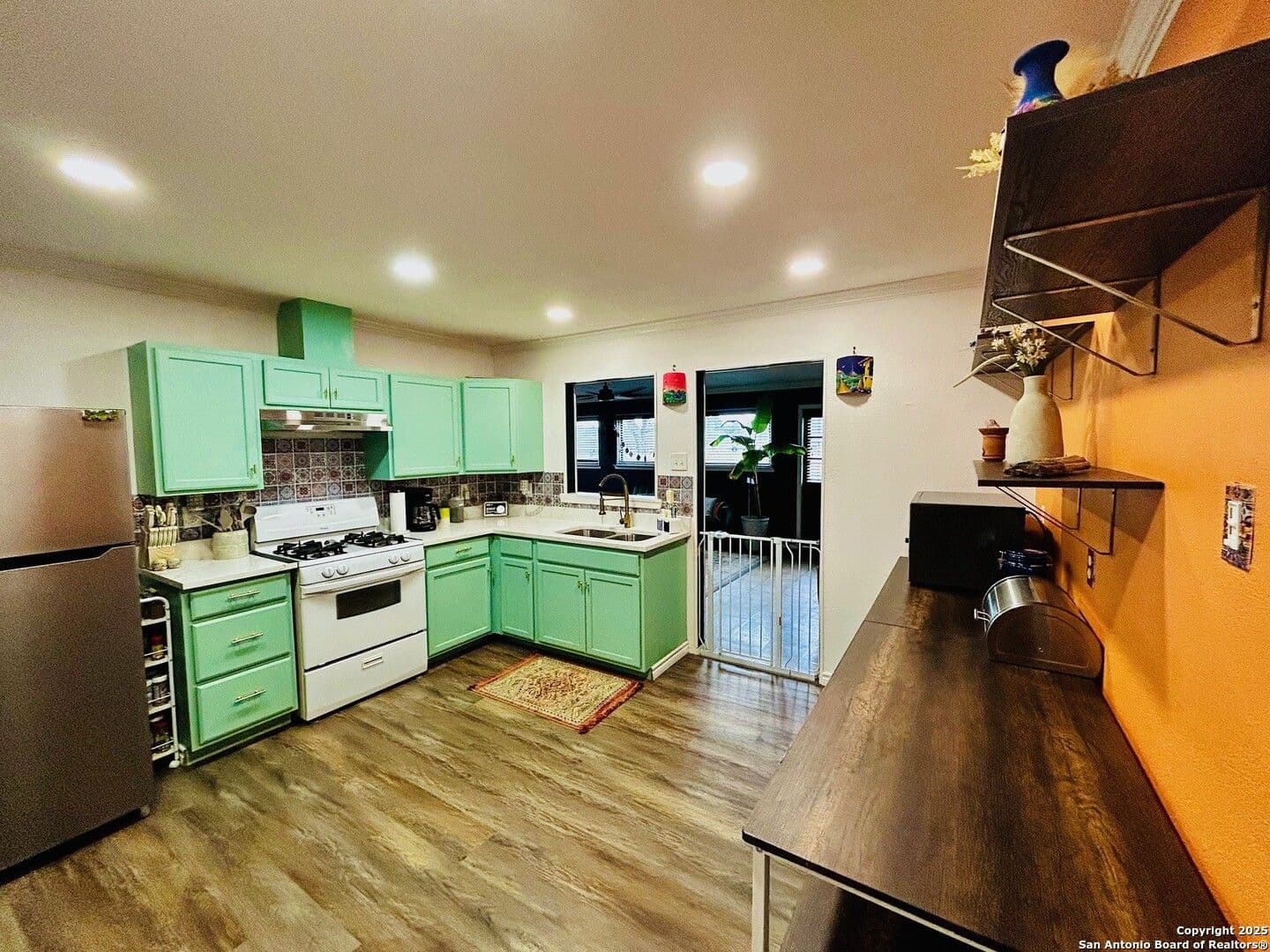 San Antonio Apartment: 122 Hartford Ave.