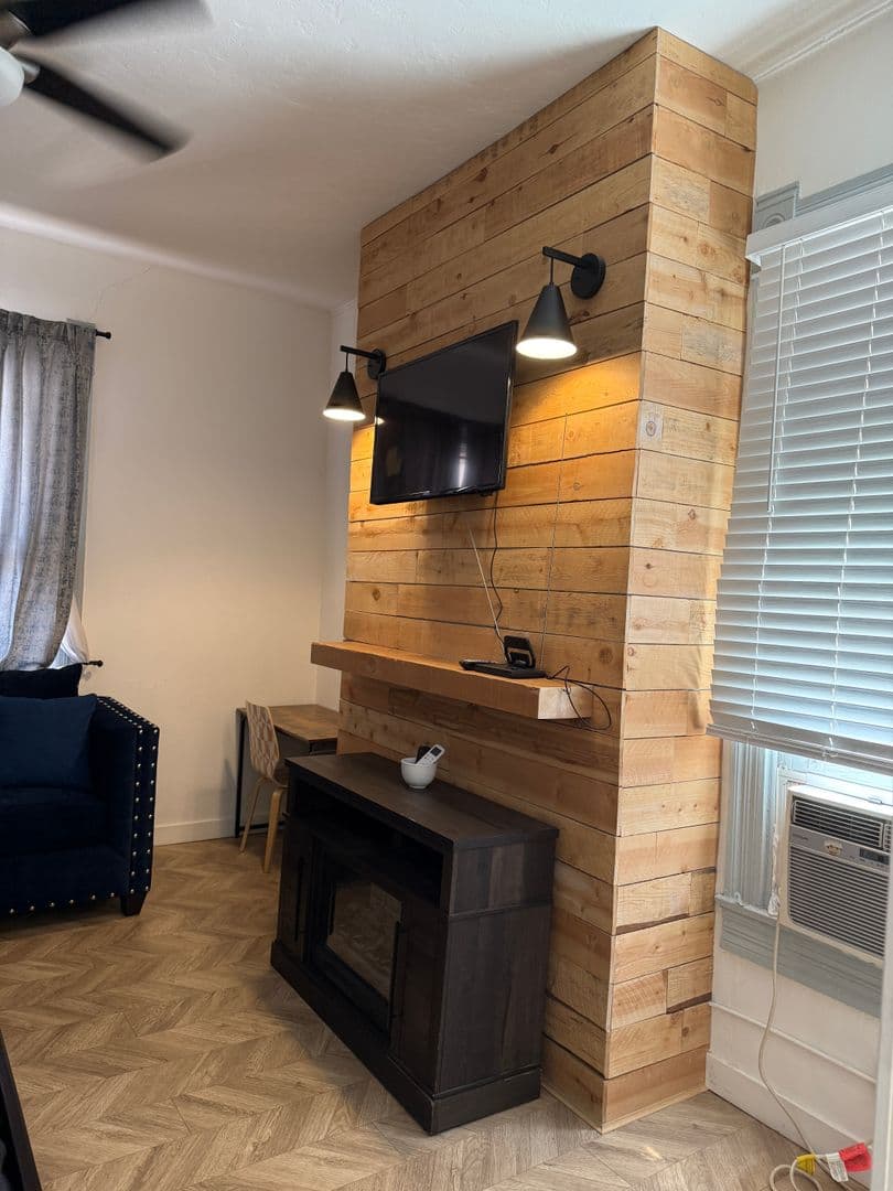El Paso Apartment: 709 North Saint Vrain St.