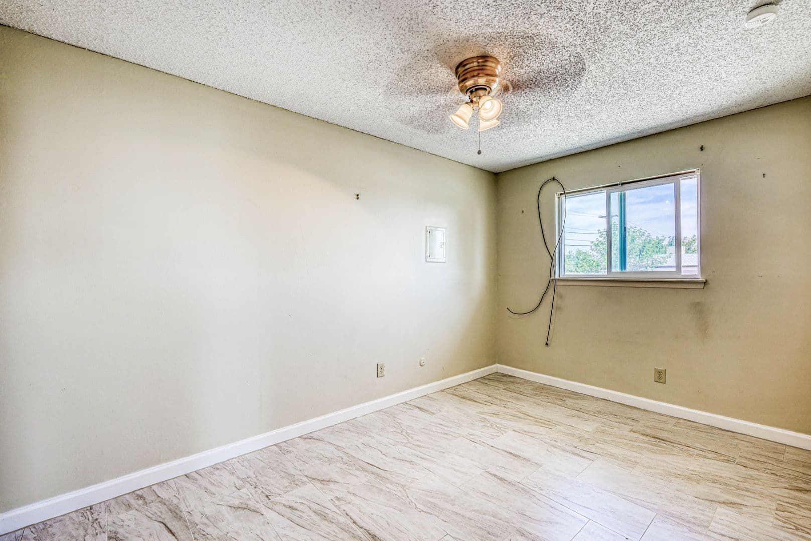 El Paso Apartment: 4555 Sun Valley Dr.
