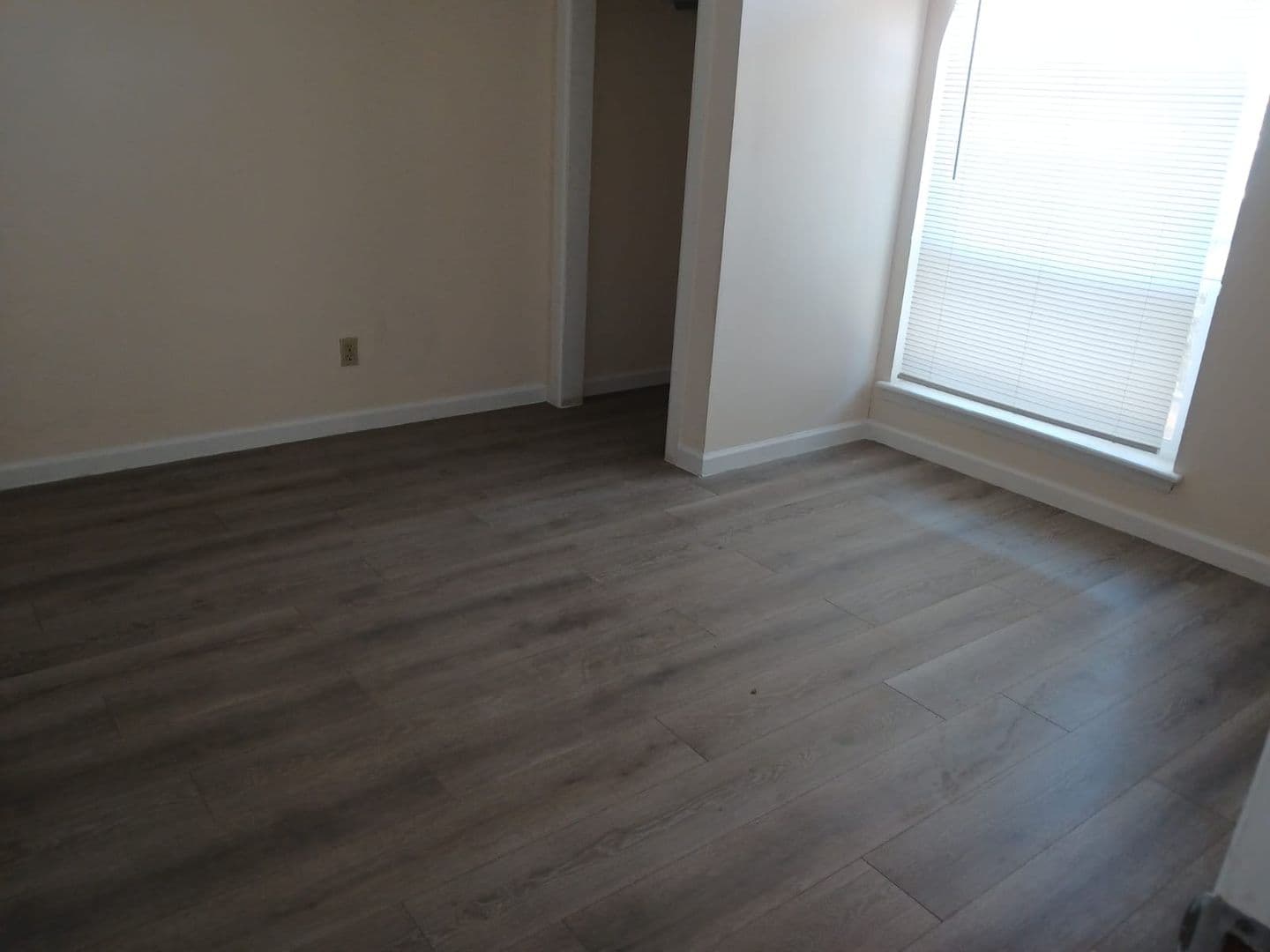 El Paso Apartment: 4555 Sun Valley Dr.