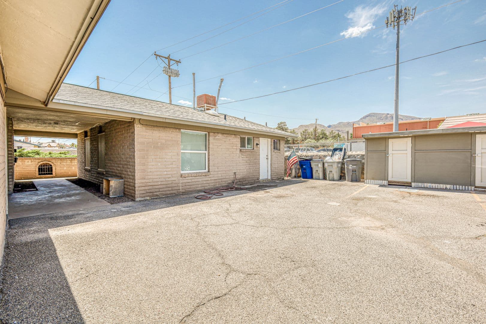 El Paso Apartment: 4555 Sun Valley Dr.