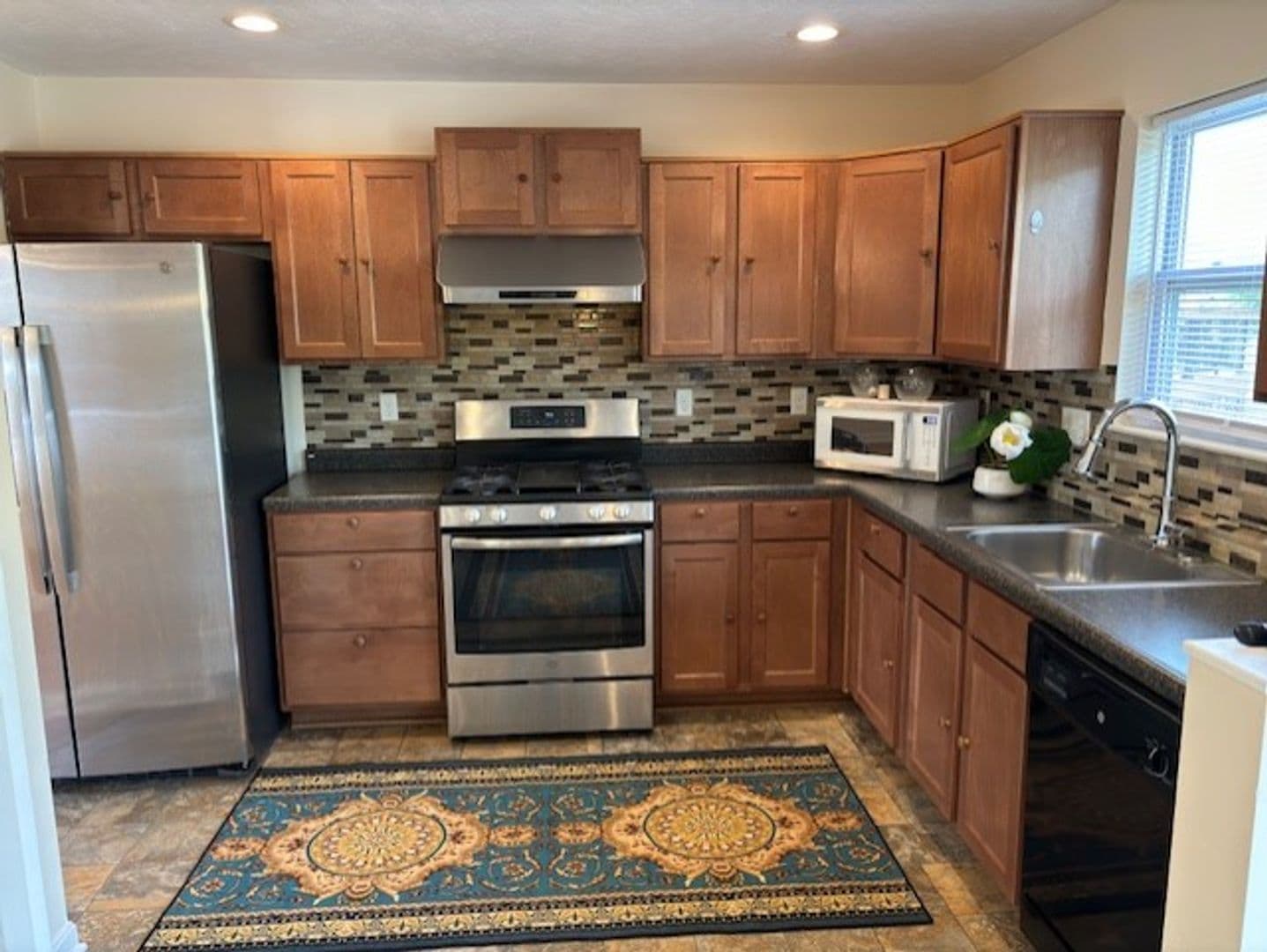 Jefferson Hills House: 422 Labrador Lane