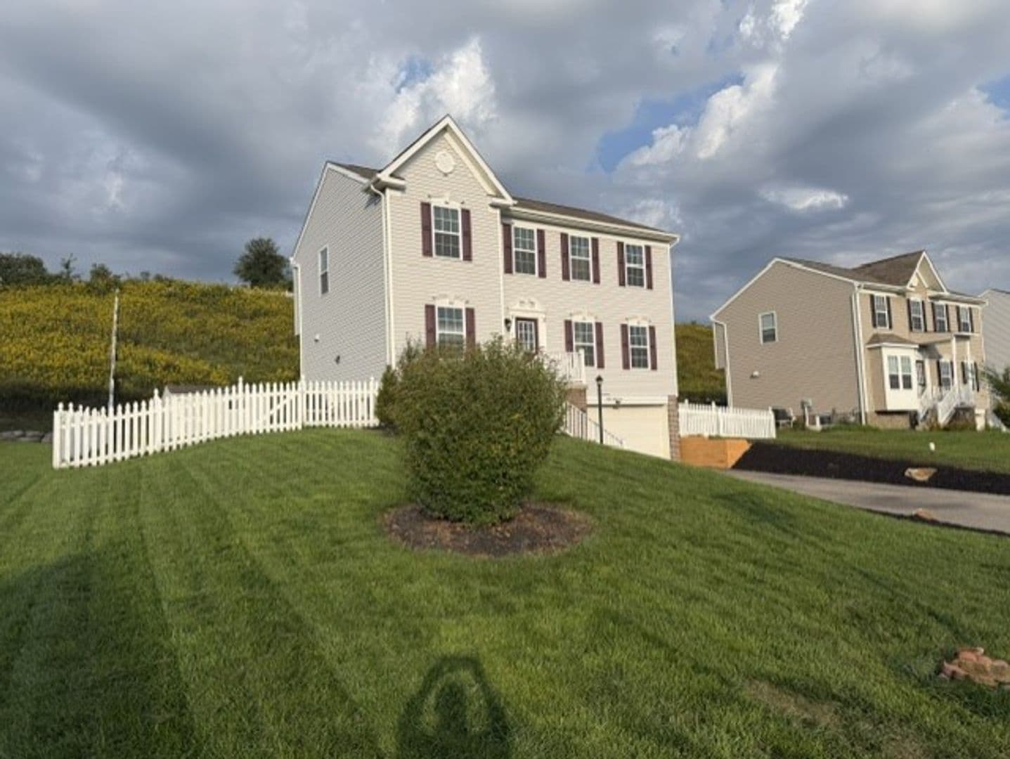 Jefferson Hills House: 422 Labrador Lane