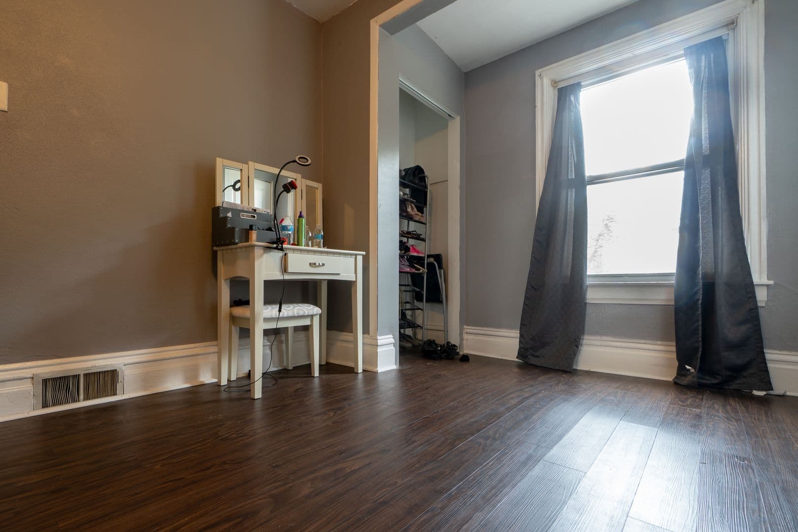 Carnegie Apartment: 405 Grant Avenue