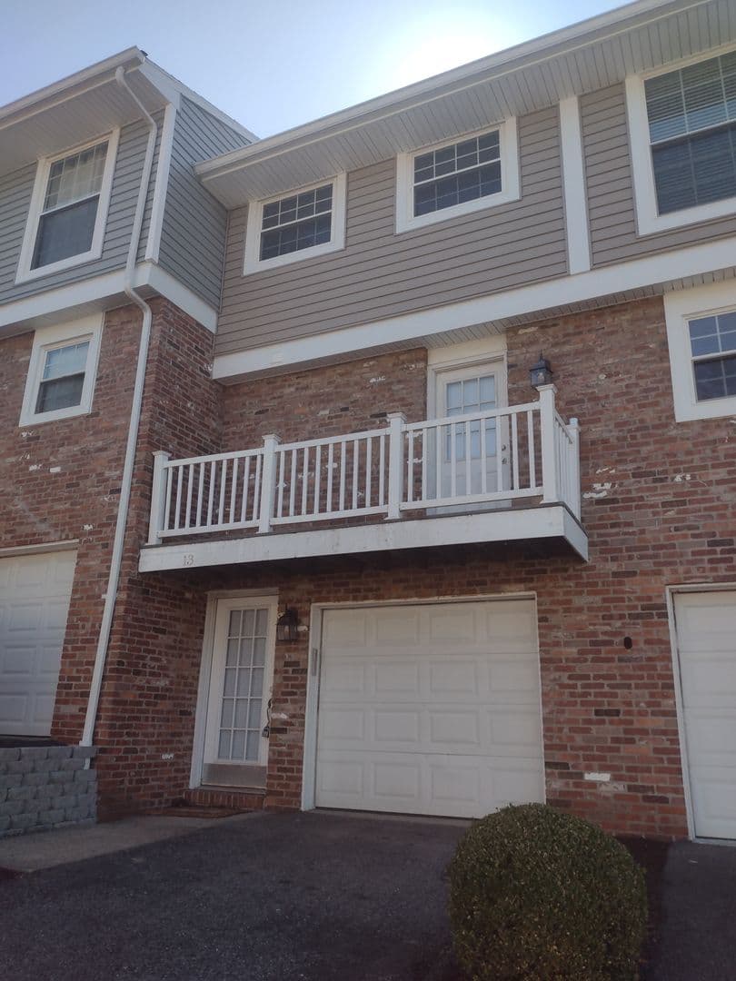 Bethel Park House: 5493 Library Road #13