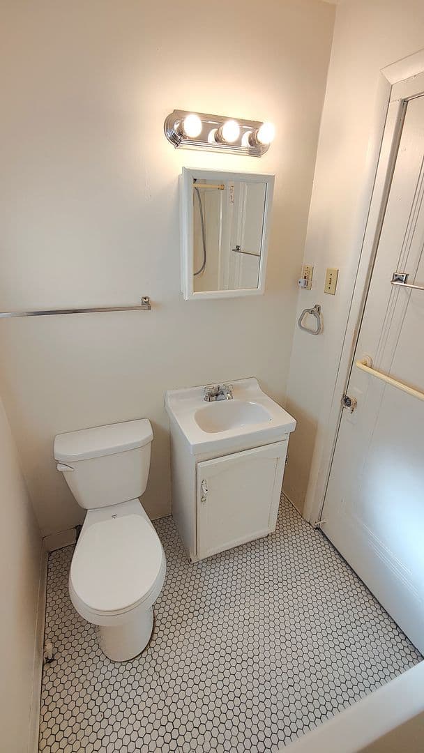 Pittsburgh Apartment: 4075 Brandon Rd
