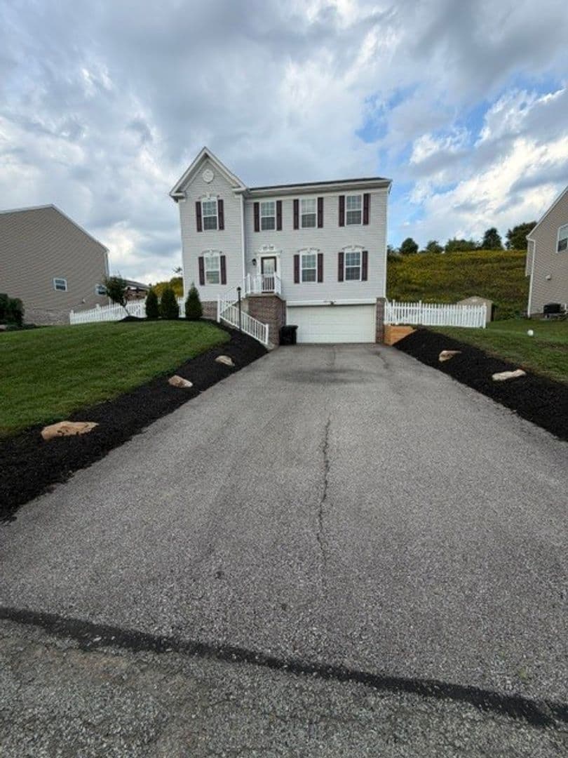 Jefferson Hills House: 422 Labrador Lane