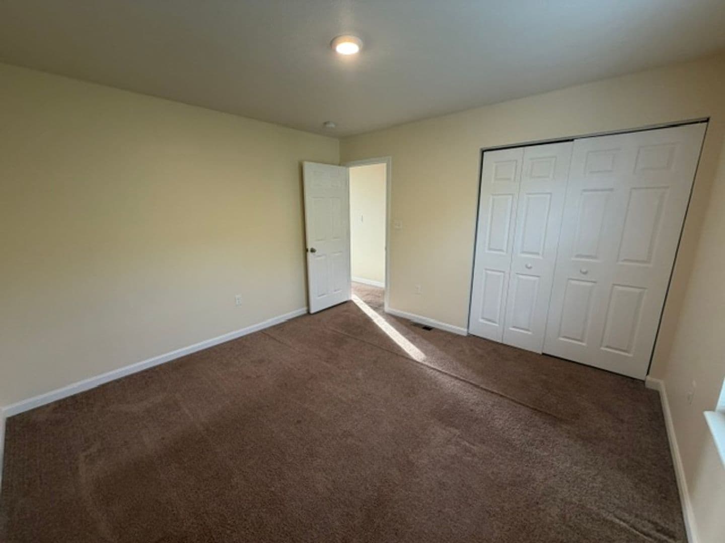 Jefferson Hills House: 422 Labrador Lane