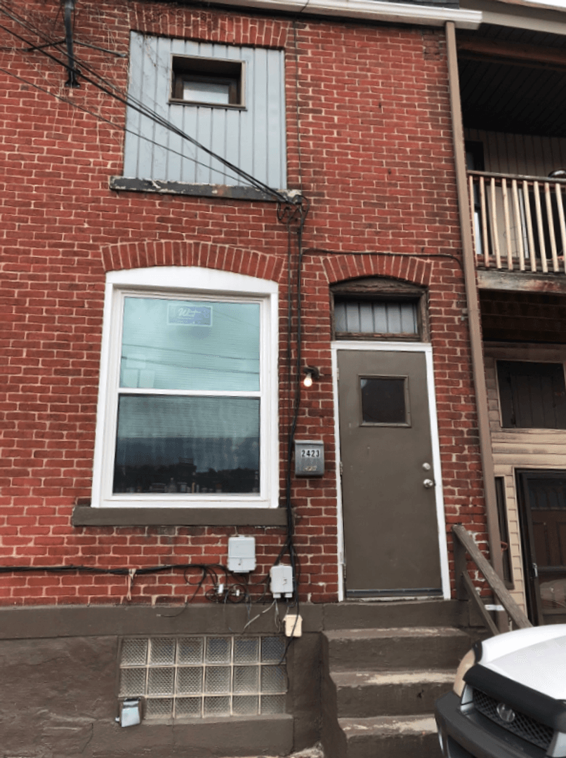 Pittsburgh Apartment: 2423 Wrights Way