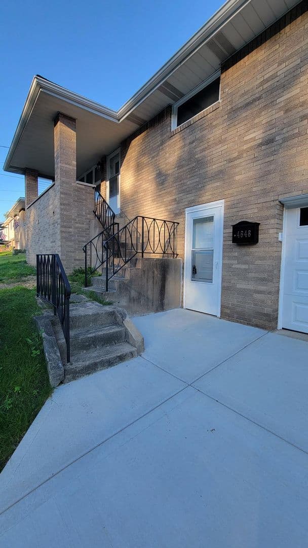 West Mifflin House: 4648 Bowes Avenue