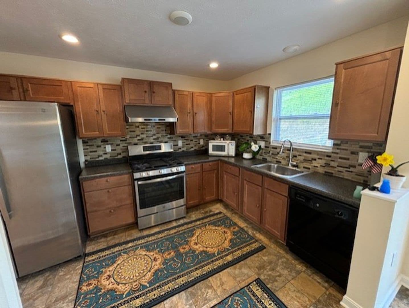 Jefferson Hills House: 422 Labrador Lane