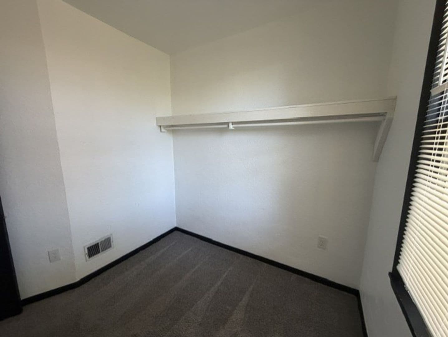 Pittsburgh Apartment: 1525 Beechview Avenue