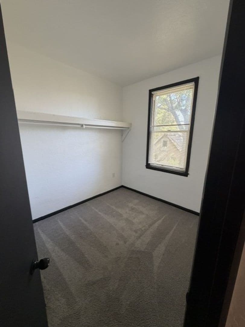 Pittsburgh Apartment: 1525 Beechview Avenue