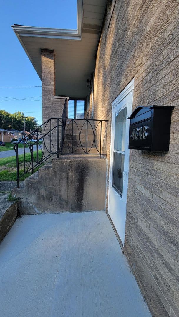 West Mifflin House: 4648 Bowes Avenue