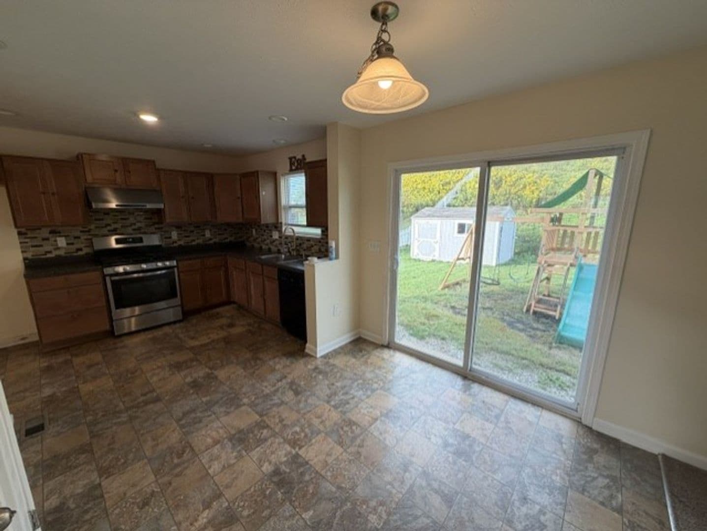 Jefferson Hills House: 422 Labrador Lane
