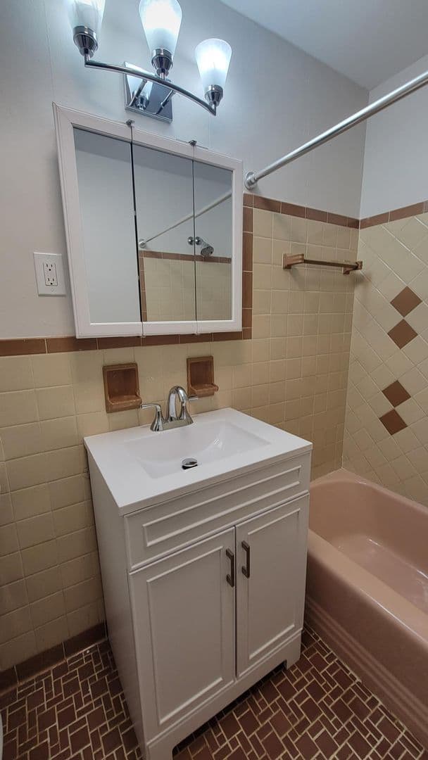 West Mifflin House: 4648 Bowes Avenue