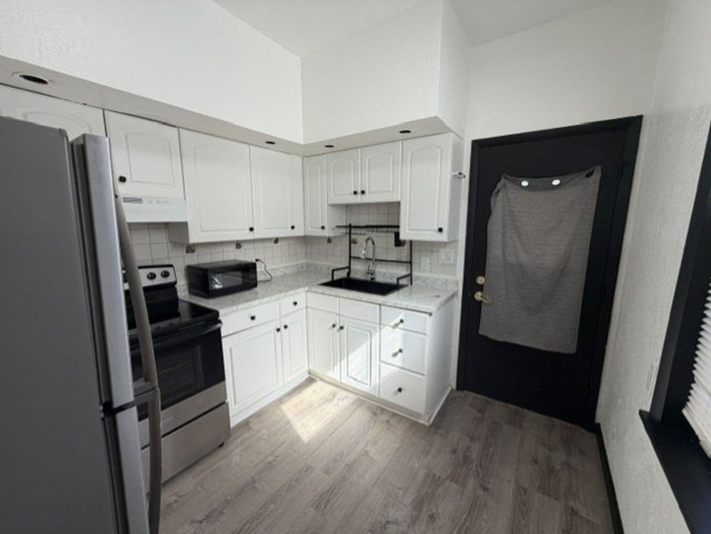 Pittsburgh Apartment: 1525 Beechview Avenue