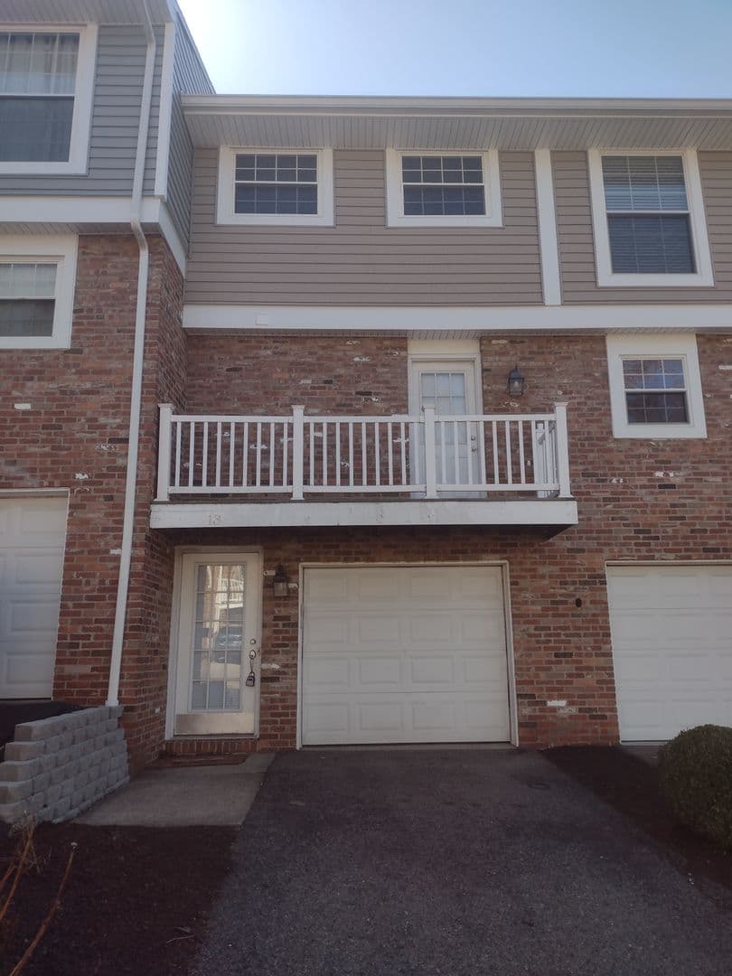 Bethel Park House: 5493 Library Road #13