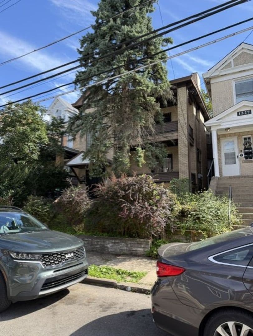 Pittsburgh Apartment: 1525 Beechview Avenue