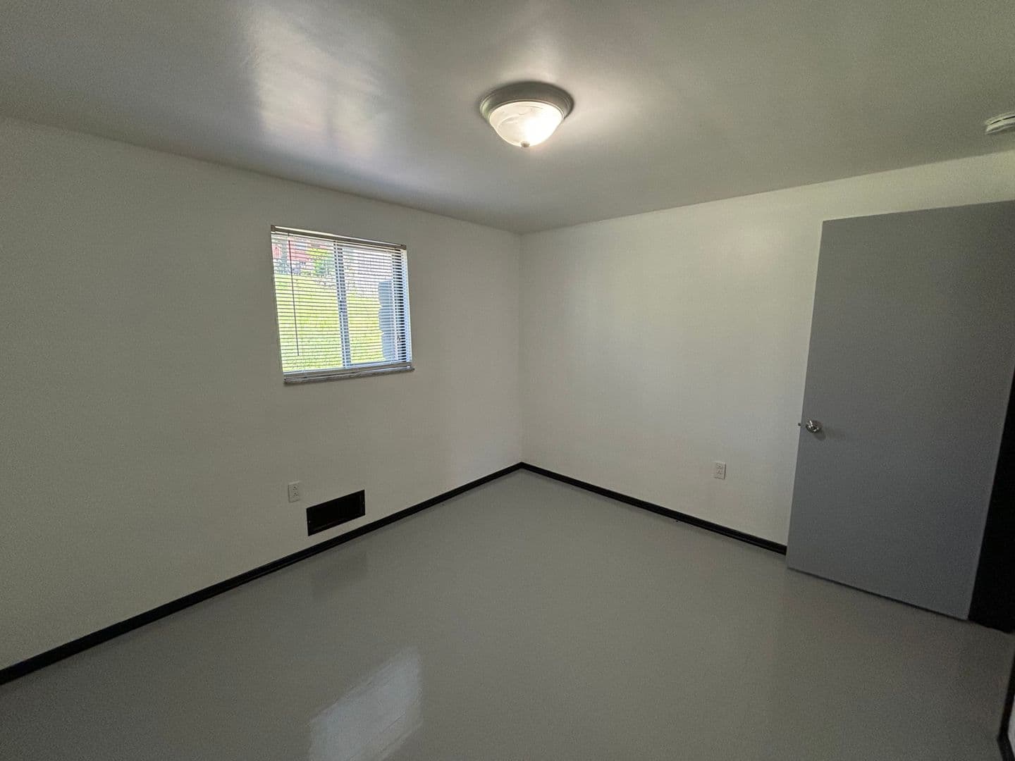 Pittsburgh Apartment: 114 Van Wyck Avenue