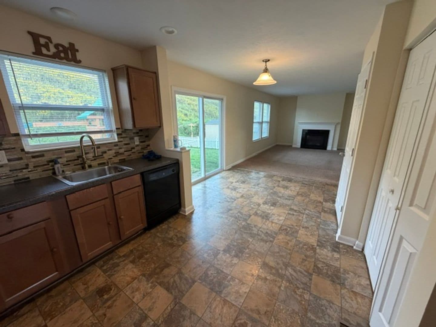 Jefferson Hills House: 422 Labrador Lane